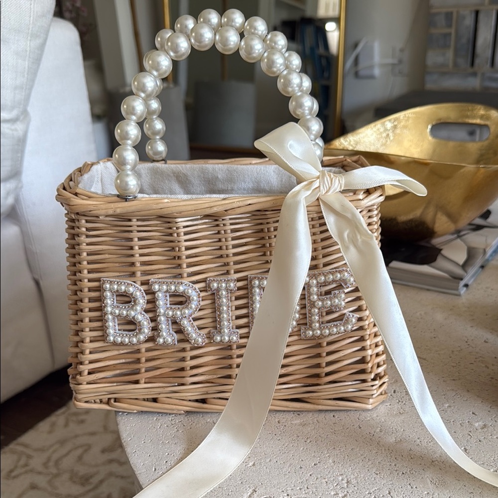 Bride Pearl Handle Wicker Basket